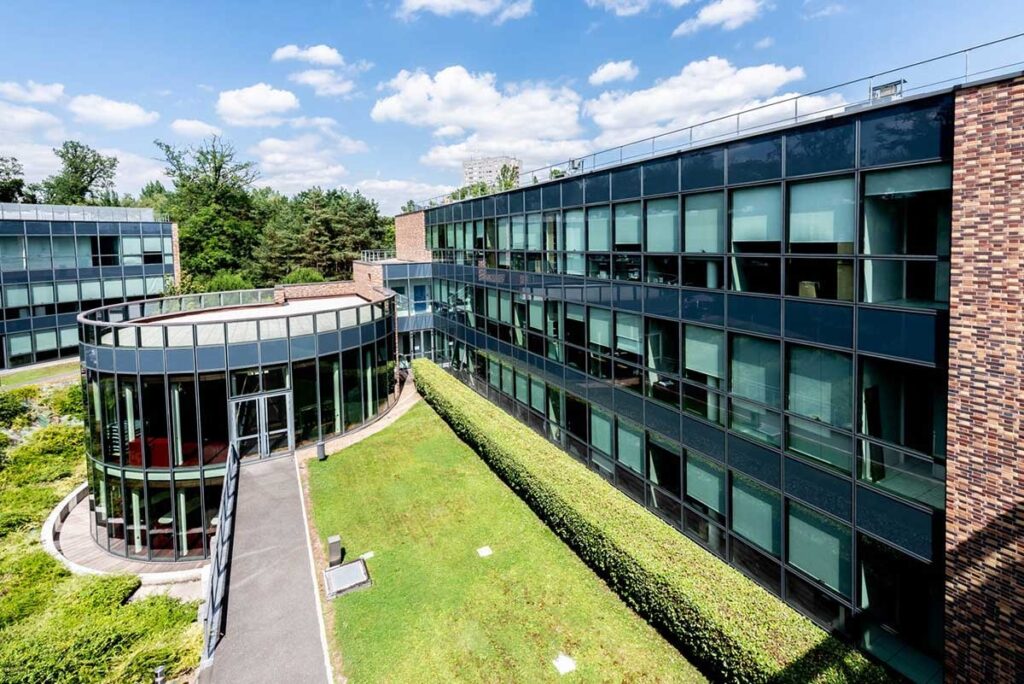 Comparisons with Other Top MBA Programs